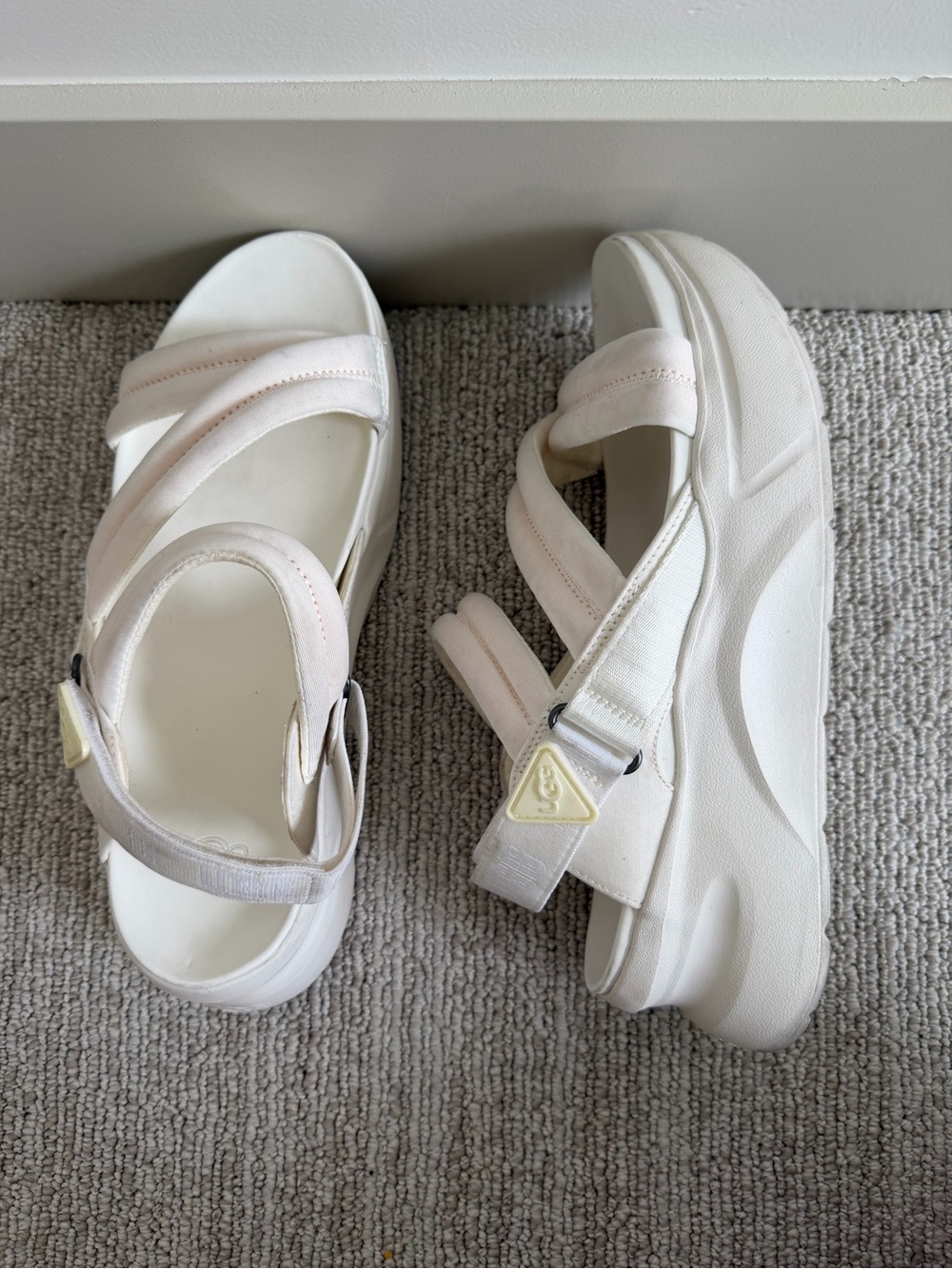 Women's UGG La Sun Sandals